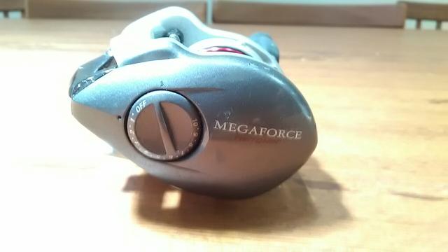 Carretilha Daiwa Megaforce 100 Tsh