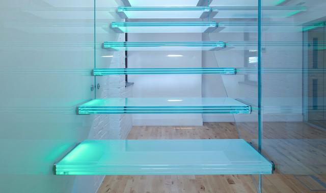 Escada suspensa em vidro temperado