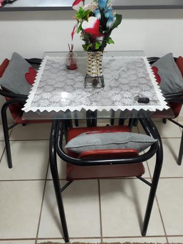 Mesa quadrada peq vidro temperado 4 cadeiras