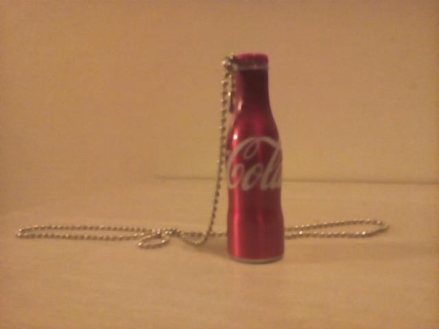 Mini garrafinha Coca-Cola com corrente
