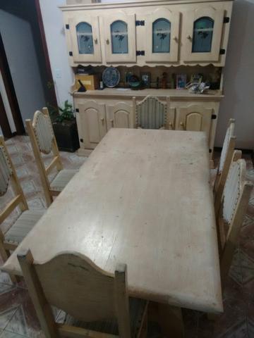 Sala de Jantar madeira maciça (mesa e armário)