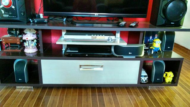 Vendo jogo de sofá e rack