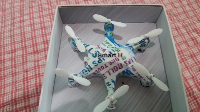 Drone com 6 hélices q filma em tempo real e é controlado