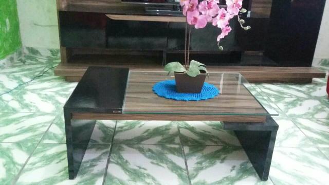 Estante com unica gavete de correr mesa de centro