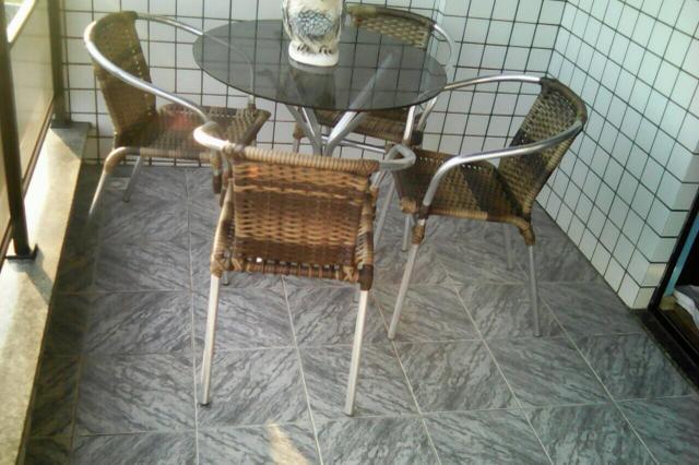 Jogo de mesa e cadeira de alumínio