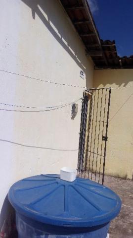 Kiteneti 1 andar com 02 quartos em costa e silva por 250