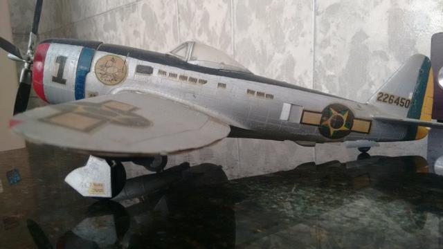 Maquete Revell do P-47 da FAB