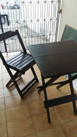 Mesas e cadeiras de madeira para bar e lanchonetes