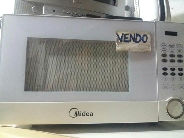 Microondas de 25 litros. Leia o anúncio ok.