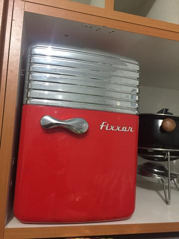 Mini geladeira vermelha  e 12v