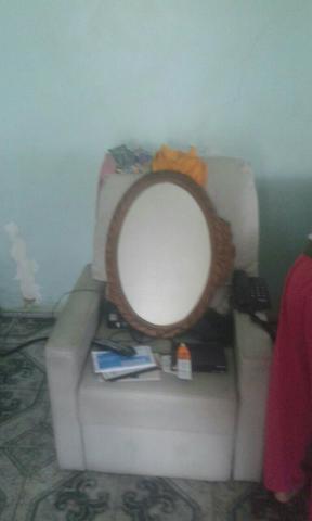 Um espelho oval perfeito.em otimo estado