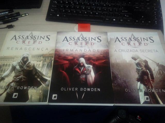 Vendo livros assassins creed