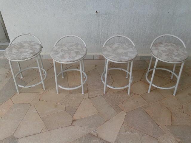 4 banquetas de ferro