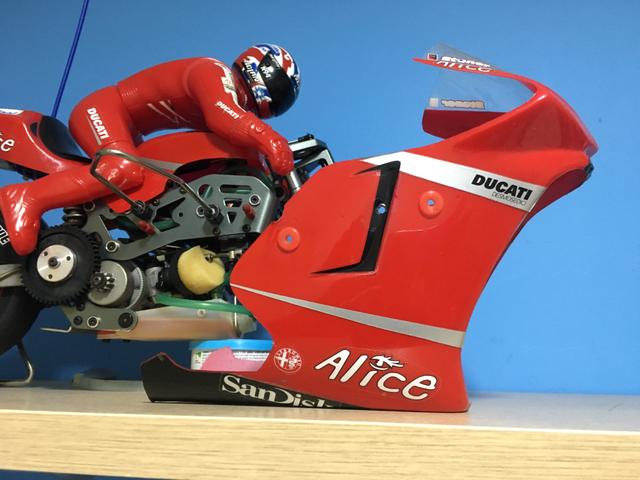Automodelo RC moto Thunder tiger Ducati
