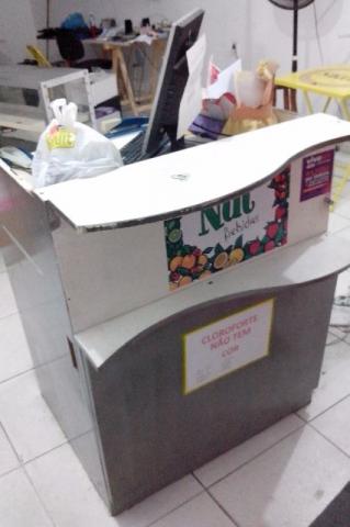 Balcão caixa com gaveta de dinheiro R