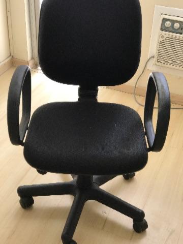 Cadeira giratoria preta escritorio