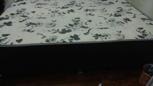 Cama casal pra vender logo