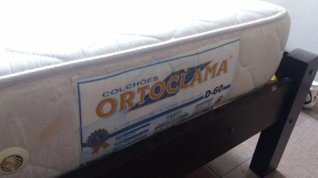 Cama de casal de MDF + colchão