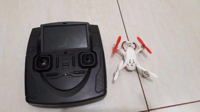 Drone hubsan x4 com vídeo no controle remoto