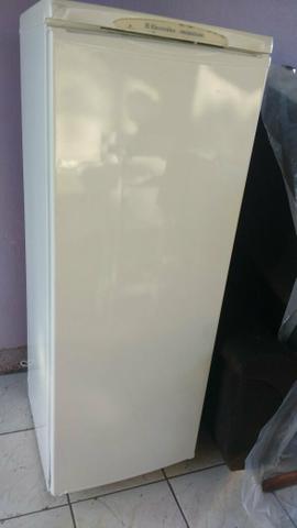 Geladeira Electrolux 260L