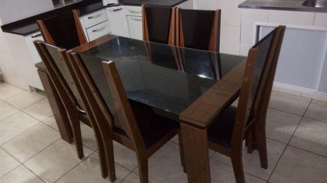 Mesa com 6 cadeiras