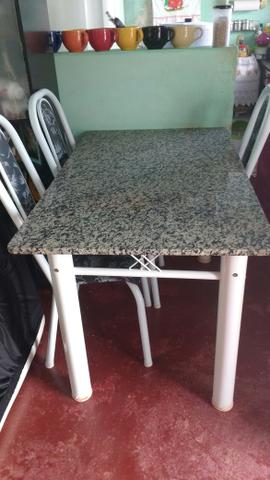 Mesa de granito 4 cadeiras