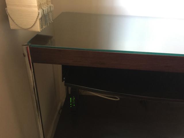 Mesa e cadeira desktop