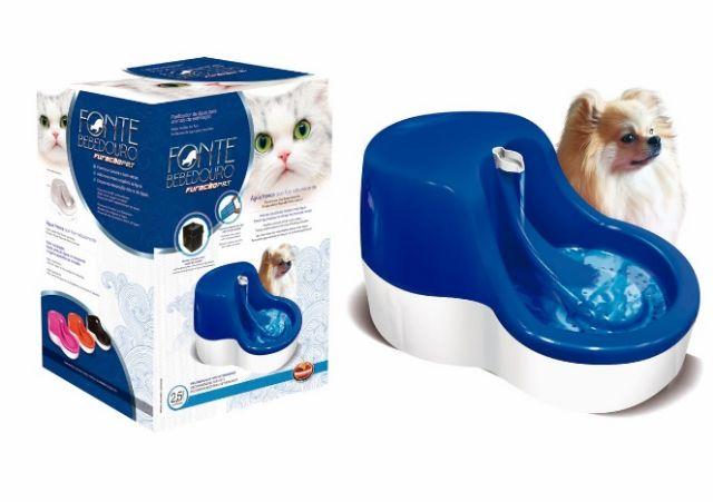 O Bebedouro Fonte Azul Furacão Pet estimula cães e gatos a