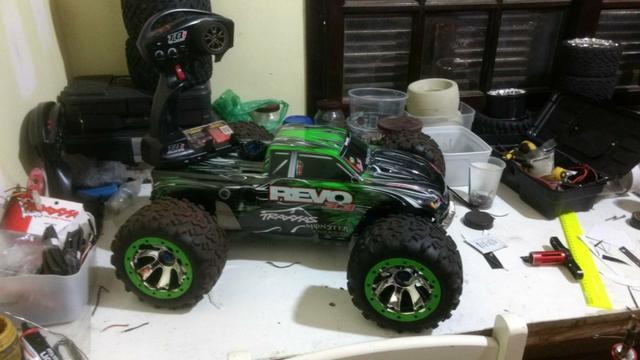 Traxxas revo 3.3 com telemetria