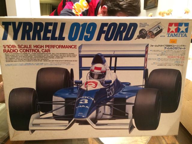 Automodelo 1/10 Fórmula 1 Tyrrell 019 Ford