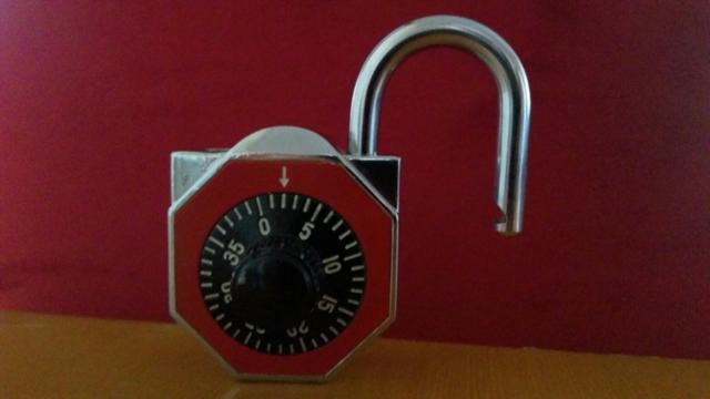 Cadeado de senha usado