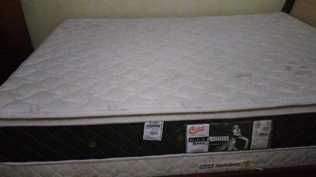 Cama e dois colchões