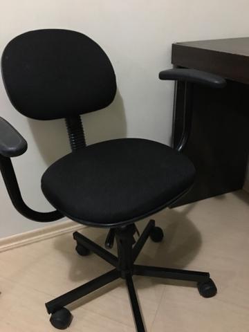 Escrivaninha com cadeira