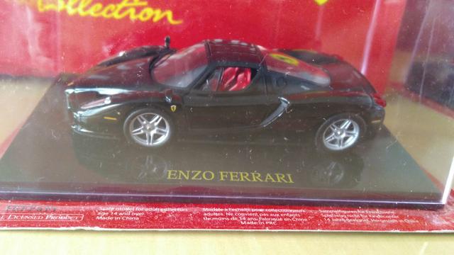 Ferrari enzo em miniatura