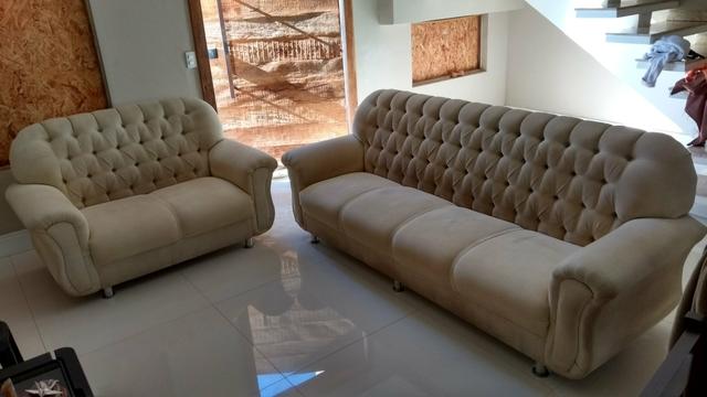 Sofá 2 e 4 lugares com botão