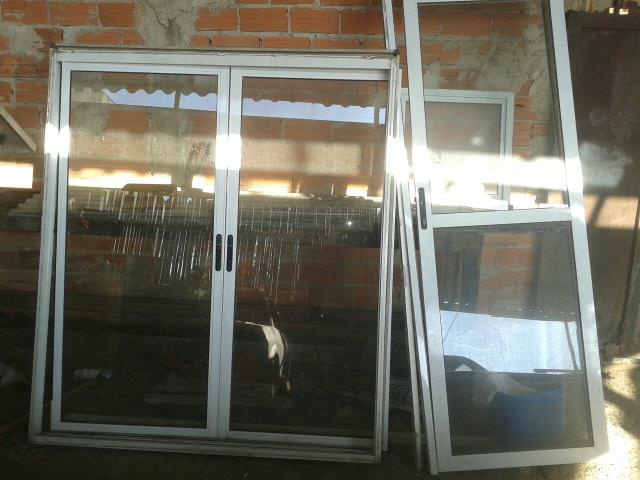 Conjunto de aluminio branco porta e janelão para sala e