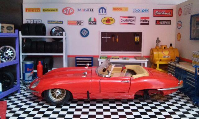 Jaguar e type Bburago 1/18