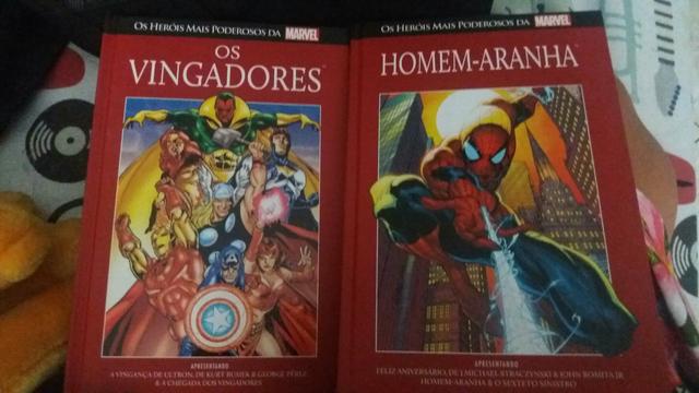 Livro capa dura Vingadores e Homem Aranha