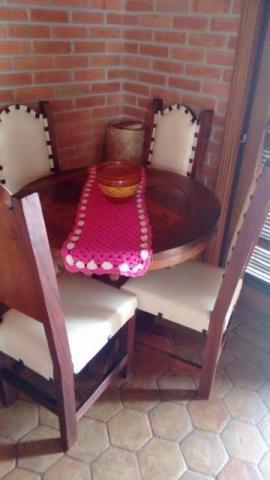 Mesa e 4 cadeiras estofadas madeira maciça