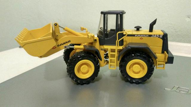 Miniatura Pá Carregadeira Furukawa 345-II 1:50