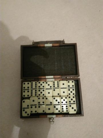 Barbada: Maleta de Dominó