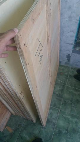 Compensado 5 milímetros. medido 1,14 m × 89 centímetros.