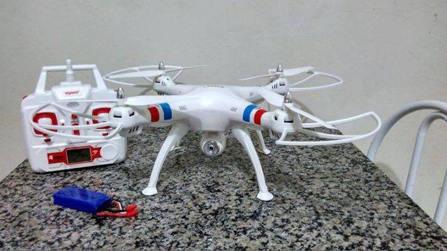 Drone Syma X8C com câmera