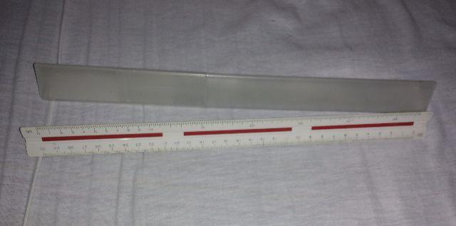Escalimetro triangular em plástico 30 cm Nº 1