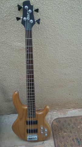 Excelente baixo cort action DLX ATIVO. Aceito troc em