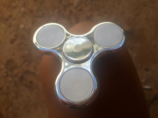 Fidget Spinner Led Prata