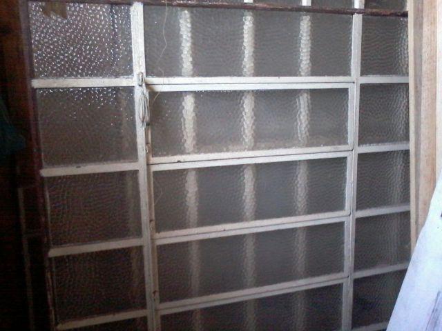 Janelas de ferro com vidros