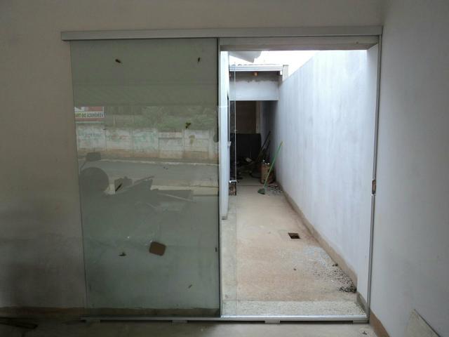 Porta de correr p traz dá parede vidro temperado incolor de