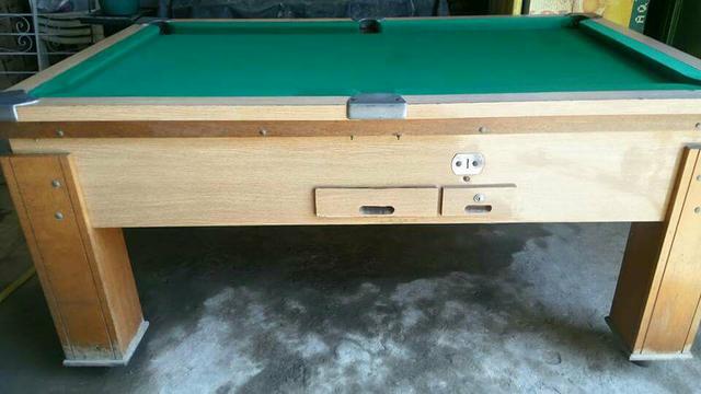 Sinuca em ótimo estado de conservação