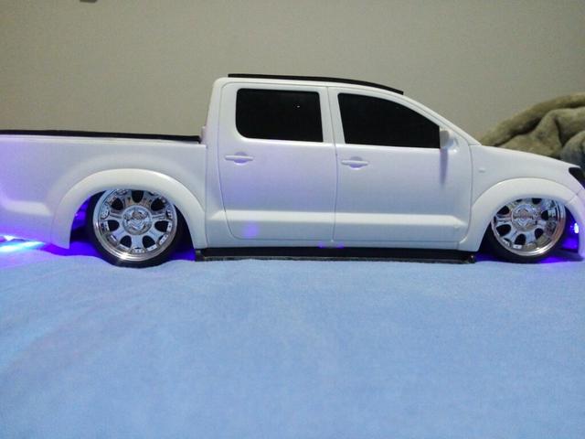 Miniatura Fiat Strada com mini paredão